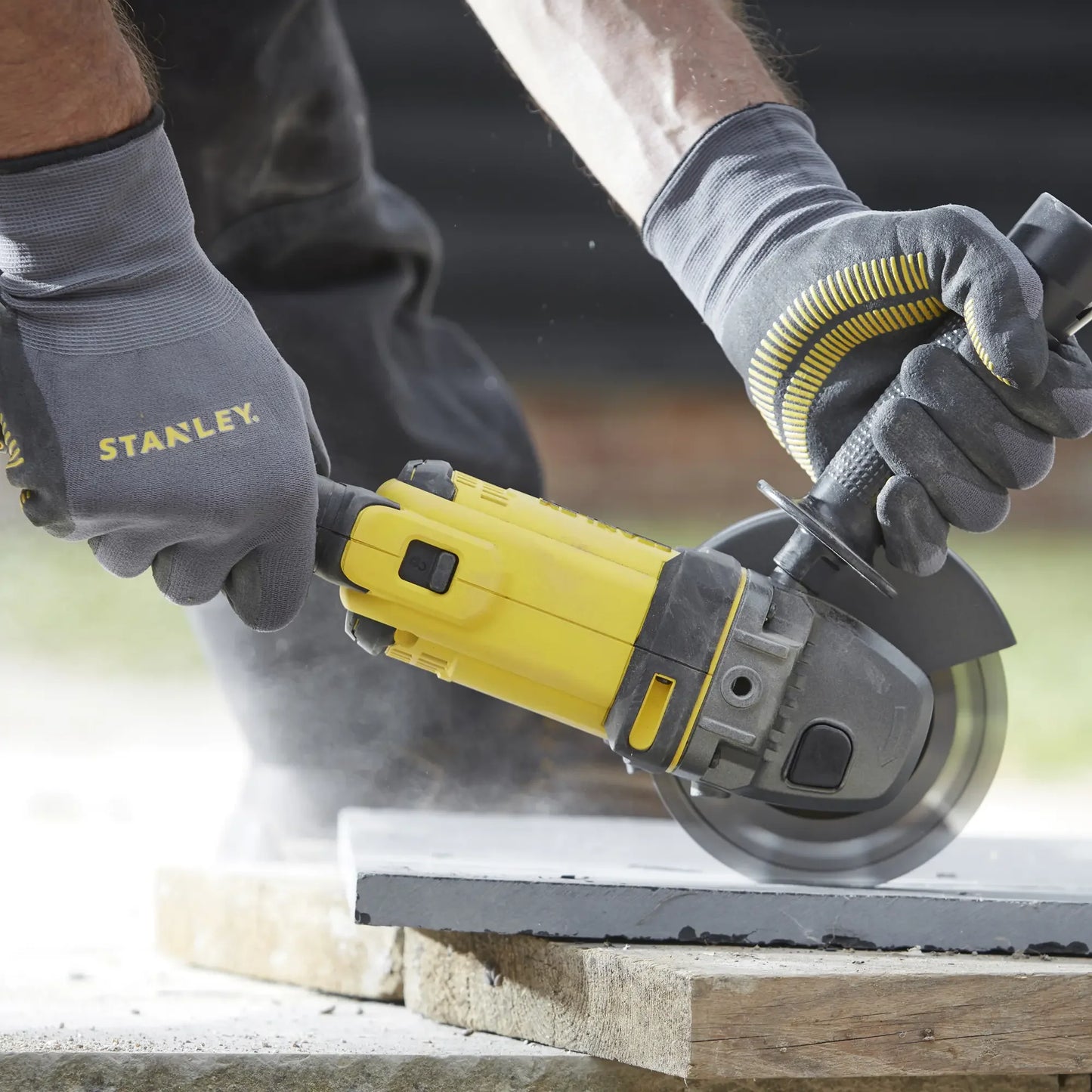 Smerigliatrice Angolare Stanley SFMCG400M2K