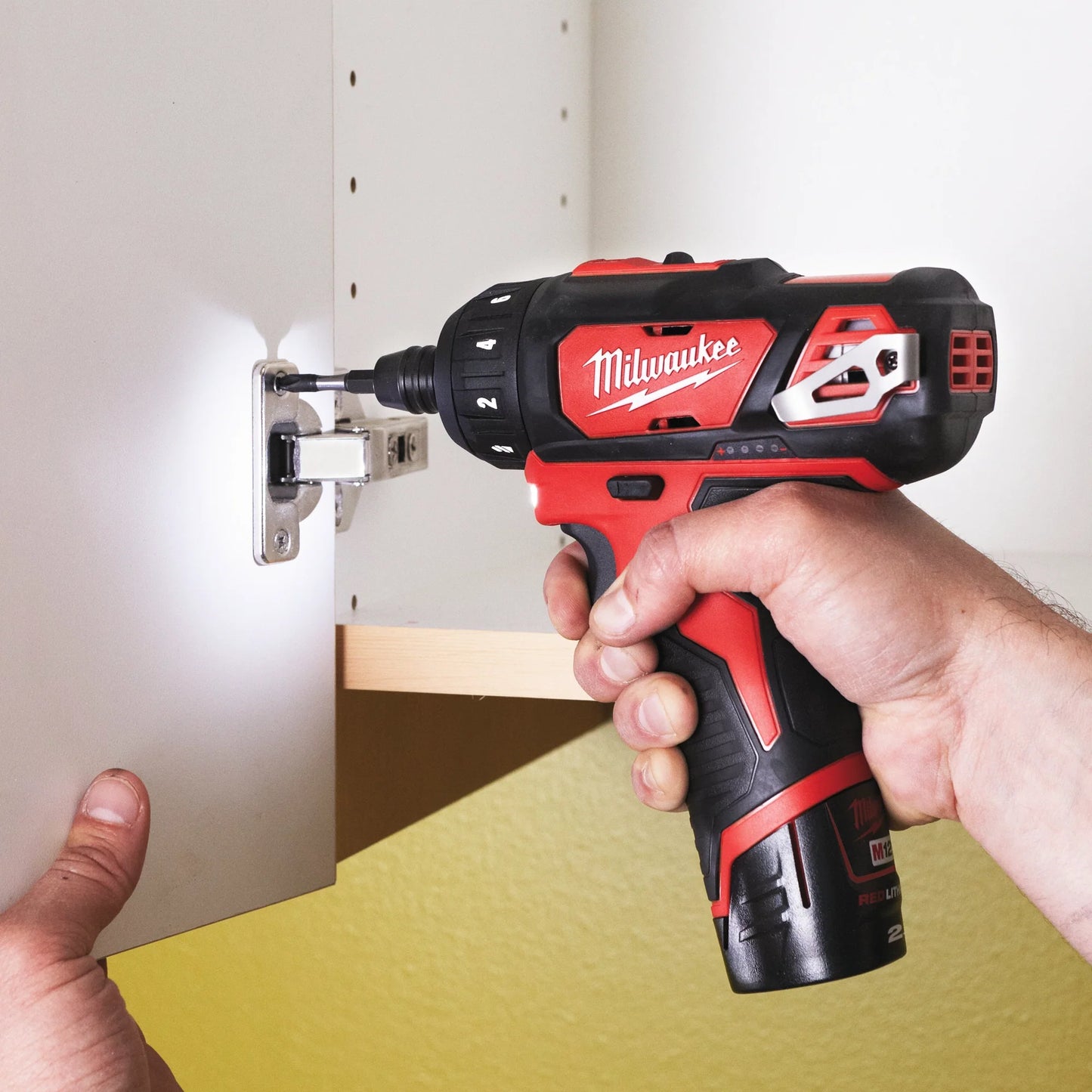 Avvitatore Milwaukee M12 BD-0 12V